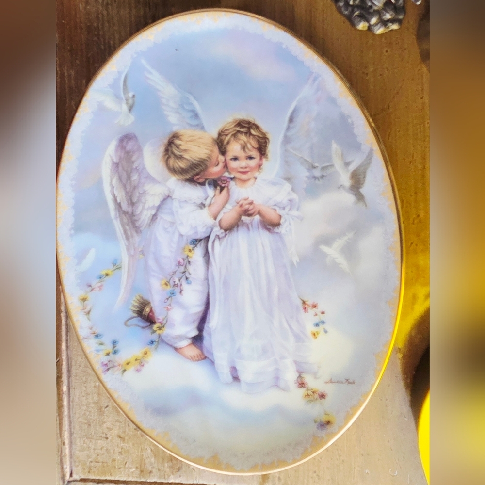Sandra Kuck's On Angel's Wings Plate "Angel Kisses" 1999 Bradford Exchange